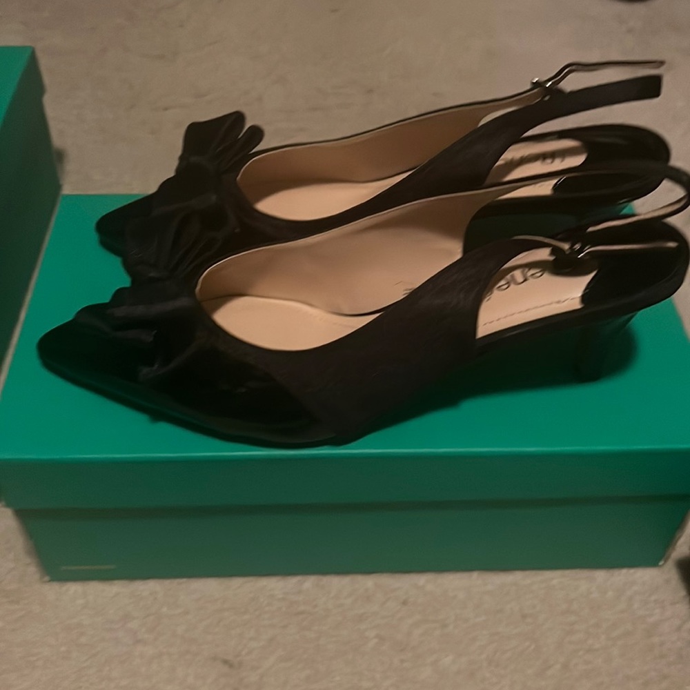 J Renee Dress shoe. Black with bow